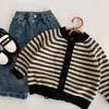 Roupa infantil Maibao suéter para meninos 2026 novo modelo outono de bebê cardigã de tricô infantil top listrado estiloso para criança pequena