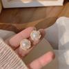 Brincos de Prata Imitação com Tachas Cheias de Diamante e Pérola, Design Floral Geométrico, Brincos Elegantes e Delicados, Joia de Orelha Simétrica com Gotejamento de Óleo para Mulheres