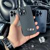 Funda protectora para iPhone 15 con patrón de fibra de carbono y succión magnética para Apple 14 Pro Max, película protectora de lente de cobertura completa de 13 pulgadas.