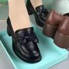 Sapatos de Couro Versáteis com Laço e Salto Grosso para Mulheres 2025 Outono Novo Estilo Sapatilhas de Solado Grosso Mocassins de Couro Macio para Mulheres