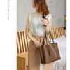 Bolsa Saco Feminina Primavera e Verão 2025 Nova Bolsa Feminina Bolsa Transversal Versátil Couro Genuíno Ombro Grande Capacidade Bolsa Saco para o Dia a Dia