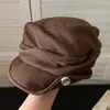 Sombrero ecuestre vintage de metal con hebilla y ala plisada para mujer, otoño e invierno, versátil y elegante, boina visera que adelgaza el rostro