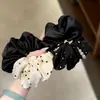 Scrunchie de Satén con Perlas Lindo y Nuevo de Verano, Accesorio para el Cabello Dulce y Versátil para Coletas y Chongos de Todos los Días