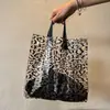 Bolsas de Compras Transparentes com Estampa de Leopardo Moda High-End Sacolas para Loja de Roupas Supermercado Sacolas de Presente para Feriado Sacolas Tote para Roupas Atacado