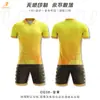 Uniformes de futebol feitos sob medida, incluindo camisas de treino de manga curta para times escolares, jaquetas de manga longa para clubes e camisas sublimadas, disponíveis para atacado.