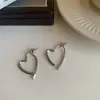 Pendientes de Corazón Ins Casuales y de Moda para Mujer Pendientes de Diseño Nicho Lujo Accesible Pendientes Personalizados de Corazón de Gama Alta para Mujer