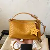 Bolsa com Textura Trançada Feminina 2026 Nova Verão Nicho Trabalho Diário Bolsa de Ombro Único Toque de Luxo Leve Retro Bolsa Transversal