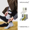 Calcetines de Otoño e Invierno Calcetines Deportivos para Hombre Calcetines Casuales Rayados Sin Costuras de Media Pantorrilla Calcetines de Moda Estilo Coreano ins Absorbentes de Sudor Versátiles Resistentes al Olor