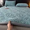Protetor de Colchão de Veludo Espesso Quente de Inverno com Desenhos Peça Única Colchão com Forro de Lã Tatame Capa de Cama Antiderrapante Conjunto de Três Peças Único