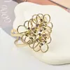 2025 Nuevo Europeo y Americano Elegante Elegante Simple Líneas Huecas Diseño de Flores Nicho Retro Pulsera al por Mayor