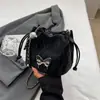 Bolsos Pequeños de Cadena Populares de Este Año para Mujer 2025 Nuevo Diseño de Primavera y Verano de Nicho Bolso Cruzado Popular Bolso Cubo con Cordón