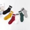 Otoño e Invierno Nuevos Calcetines de Algodón para Mujer a Media Pantorrilla, Calcetines Deportivos Transpirables de Moda con Rayas de Dos Barras para Mujer, Calcetines Casuales de Algodón al Mayoreo