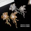 ¡Papelería Iris! Pendientes de Flor de Circonita y Perla, Pendientes de Lujo Ligero de Alta Gama, Accesorios de Oreja Versátiles Sencillos y de Moda al por Mayor