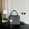 Bolsa de mão quadrada pequena casual de nicho estilo coreano para mulheres, nova e estilosa para o início do outono de 2026, bolsa de ombro e transversal casual única