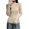 Elegante Camiseta Base de Punto con Cuello en V 2025 Primavera, Otoño, Invierno Único Top de Botones para Mujer, Suéter Sencillo y Suave