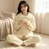 Novos Pijamas Femininos 2026 para Outono e Inverno, Veludo Luxuoso, Espessos e Aconchegantes, Roupa de Casa da Moda, Quentes e Adequados para Usar Fora