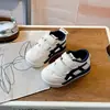 Tênis Infantil 2025 Nova Coleção Primavera e Outono Estilo Casual para Meninos Cano Baixo Board Shoes Sapatos Brancos Macios para Meninas