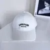 Boné de Baseball Bordado com Letras Elegante e Versátil para Mulheres, Novo Boné Tendência de Cor Sólida para Outono com Aba Curva, Chapéu de Sol para Proteção Solar ao Ar Livre