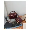 Bolsa feminina super quente transfronteiriça com padrão de diamante bordado em linha bolsa pequena quadrada tipo caixa de ombro único mini carteira de corrente para corpo