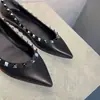 2026 Primavera Nuevos Zapatos Planos Cómodos Remache de Punta Baja Puntiagudos para Viajar al Trabajo Mocasines Casuales Versátiles Mocasines para Personas Perezosas