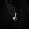 Colar Choker Corrente de Clavícula de Temperamento de Luxo Leve Versátil Ventilador de Zircônia Esmeralda Retro Europeu e Americano
