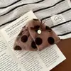 Presilha Triangular de Pelúcia com Estampa de Leopardo e Bolinhas Presilha de Tubarão para Mulheres 2025 Nova Presilha Grande para a Parte de Trás da Cabeça Acessórios de Cabelo Outono e Inverno
