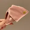 Miel Dulce Fruta Rosa ~ Versión Coreana Etiqueta Dorada Diadema de Satén Crema con Corona Alta y Dientes para Peinar el Cabello Diadema de Viaje