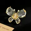 Luz de Danza de Mariposa Cristal Multicolor Mariposa Broche Magnético Moda de Alta Gama Sentido Inteligente y Exquisito Magnético Fuerte Ropa Corsage para Mujer
