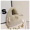 Bolsa de Mão de Pelúcia Nova Estilosa Atacado Design de Nicho Bolsa Fofa para Celular Bolsa de Ombro Transversal Retro ins