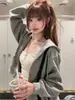 Sudadera gris corta con capucha y cremallera para mujer, nuevo estilo coreano otoño 2026, atuendo único, hermoso y extremadamente atractivo