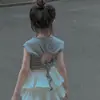 Roupa Infantil 2025 Verão Estilo Coreano Moda Feminina Camiseta com Recorte nas Costas e Nó Manga Curta Doce Saia Plissada Curta