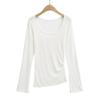 Novos Tops Femininos Primavera/Verão 2025 Valorizam a Silhueta, Gola Quadrada Elástica, Mangas Sino, Pregas Laterais, T-shirt com Fenda, Casual