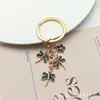 Colgante de aleación de abeja, libélula y flor de dibujos animados creativos transfronterizos, colgante para bolsa de chica dulce, llavero de joyería