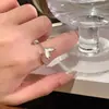 Anillo liso elegante y minimalista para el dedo índice, popular entre las influencers femeninas, anillo hueco de lujo ligero, anillo de lazo de estilo coreano de nicho