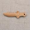 Suministro de fábrica pequeña espada de madera de durazno cuchillo de madera de durazno hacha de madera de durazno accesorios productos para bebés accesorios DIY piezas pequeñas talladas a mano