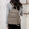 Mochila de moda acolchada con costuras y remaches de color sólido transfronteriza para mujer, resistente al agua, estilo coreano, gran capacidad, mochila simple para mujer