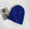 Gorro tejido blanco para mujer otoño e invierno estilo coreano moderno combinable con todo color liso circunferencia de cabeza grande gorro de lana pullover postparto