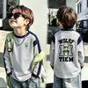 Camiseta de manga comprida com blocos de cor e retalhos para meninos, estilo primavera e outono, coleção de outono infantil, para meninos mais velhos, camiseta com manga raglan, blusa de modelagem solta