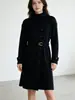 Abrigo de lana 2026 otoño e invierno nuevo estilo, textura de lujo ligero, de un solo pecho, corte holgado, con cinturón para atar, de longitud media, cárdigan plisado
