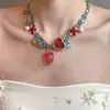 Colar Retrô Vintage Morango Coração com Pingente Estilo Mostrador Moderno e Único, Criando uma Vibe Picante, Corrente para Clavícula