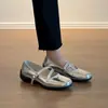 Versión de Piel Suave de Zapatos Mary Jane Planos con Tira Cruzada 2026 para Mujer Estilo Francés Punta Cuadrada Simple Elegantes Casual Versátiles Zapatos de una Sola Pieza