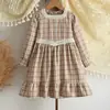 Novo Vestido Outono 2025 Estilo Coreano Marrom Xadrez Gola de Renda Vestido de Manga Longa para Meninas Doce Gola Quadrada Artístico Vestido Princesa