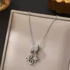 Novo Colar de Trevo de Quatro Folhas Estilo Coreano com Zircônia Microincrustada em Aço Titânio para Mulheres, Banhado a Cobre com Ouro Real, Corrente de Clavícula Tendência