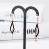 Pendientes geométricos de diamantes completos en forma de dos diamantes tridimensionales de acero de titanio de estilo coreano, temperamento femenino, pendientes de oro rosa inteligentes, venta al por mayor de fábrica