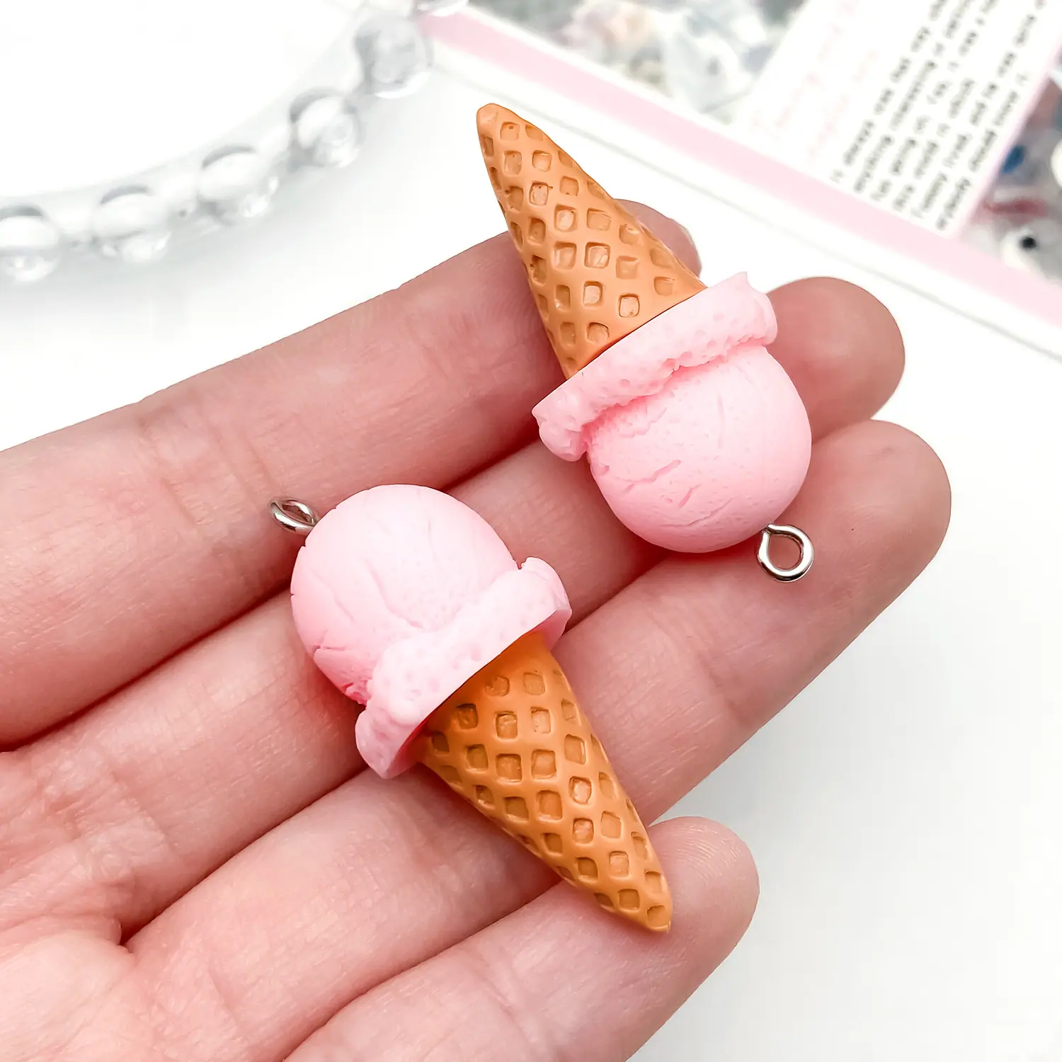 23827-JD3-粉色树脂冰淇淋甜筒37x17x17mm-