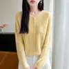 Suéter de punto trenzado con cuello en V estilo lady para mujer, color liso, jacquard suave, suéter de punto con botones, capa base interior