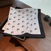 Pañuelo Cuadrado Pequeño Blanco y Negro para Mujer Primavera Otoño e Invierno Bufanda Decorativa Profesional para Protección del Cuello Combinación Camisa Versátil para Todo