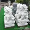 Escultura em Pedra de Mármore Branco Pequeno Guaxinim Leão de Pedra Azul Casa Doméstica Cemitério Leão de Pedra Ornamentos de Casa na Cidade Fabricante Atacado