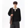 Suéter casual de tricô moderno para homens e mulheres com caimento relaxado, gola polo color block estilo americano, novo suéter outono/inverno 2026