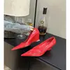 Sapatos de Salto Baixo Raso Bico Fino com Corrente de Metal em Couro Patente Sexy Estilo Francês Sapatos Mary Jane com Pérolas Saltos Agulha para Mulheres